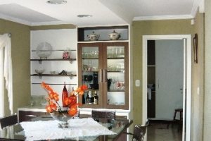 Casa com 331m², 4 dormitórios, 2 vagas, no bairro Moinhos de Vento em Caxias do Sul para Comprar