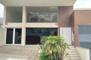 Loja com 330m², no bairro Panazzolo em Caxias do Sul para Alugar