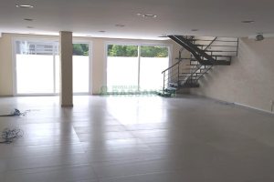 Loja com 330m², no bairro Panazzolo em Caxias do Sul para Alugar