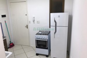 Kitinete Mobiliado com 35m², 1 dormitório, no bairro Centro em Caxias do Sul para Alugar