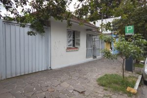 Casa Comercial com 242m², 4 dormitórios, 1 vaga, no bairro Centro em Caxias do Sul para Comprar