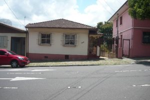 Casa com 100m², 3 dormitórios, no bairro São Pelegrino em Caxias do Sul para Comprar