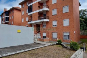 Apartamento com 70m², 3 dormitórios, 2 vagas, no bairro Universitário em Caxias do Sul para Alugar