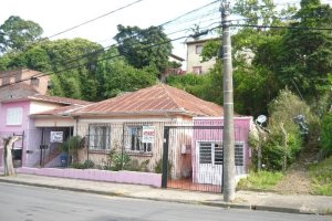 Casa com 174m², 3 dormitórios, 1 vaga, no bairro Rio Branco em Caxias do Sul para Comprar