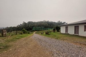 Chácara com 210m², 4 dormitórios, 4 vagas, no bairro 3 Legua em Caxias do Sul para Comprar