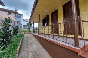 Casa com 60m², 3 dormitórios, 1 vaga, no bairro Petrópolis em Caxias do Sul para Alugar