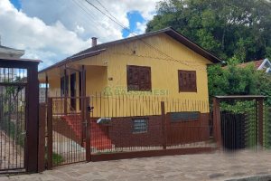 Casa com 60m², 3 dormitórios, 1 vaga, no bairro Petrópolis em Caxias do Sul para Alugar