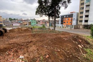 Terreno, 3 dormitórios, 2 vagas, no bairro Madureira em Caxias do Sul para Comprar