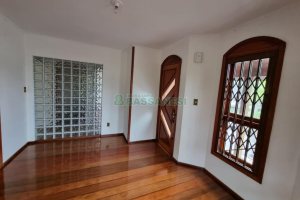 Casa com 184m², 3 dormitórios, 2 vagas, no bairro Panazzolo em Caxias do Sul para Alugar ou Comprar