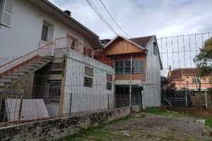 Casa com 100m², 3 dormitórios, 3 vagas, no bairro Centro em Caxias do Sul para Comprar