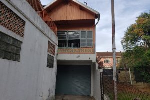 Casa com 100m², 3 dormitórios, 3 vagas, no bairro Centro em Caxias do Sul para Comprar