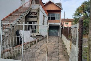 Casa com 100m², 3 dormitórios, 3 vagas, no bairro Centro em Caxias do Sul para Comprar
