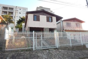 Casa com 108m², 3 dormitórios, 1 vaga, no bairro Salgado Filho em Caxias do Sul para Comprar