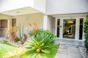 Apto Mobiliado com 64m², 2 dormitórios, 2 vagas, no bairro Petrópolis em Caxias do Sul para Alugar