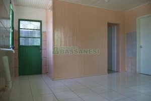 Casa com 63m², 2 dormitórios, 1 vaga, no bairro Planalto em Caxias do Sul para Comprar