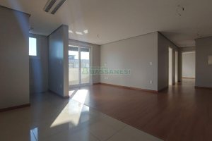 Apartamento com 84m², 3 dormitórios, 2 vagas, no bairro Rio Branco em Caxias do Sul para Alugar