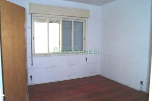 Casa Comercial com 500m², 5 dormitórios, 1 vaga, no bairro Centro em Caxias do Sul para Comprar