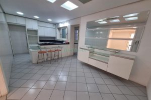 Apartamento com 120m², 3 dormitórios, 2 vagas, no bairro Pio X em Caxias do Sul para Alugar