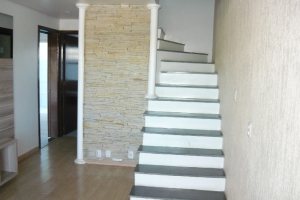 Sobrado com 101m², 3 dormitórios, 1 vaga, no bairro Treviso em Caxias do Sul para Comprar