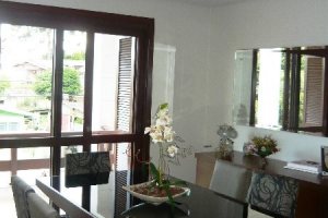 Casa com 353m², 4 dormitórios, 3 vagas, no bairro Mariland em Caxias do Sul para Comprar