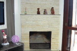 Casa com 353m², 4 dormitórios, 3 vagas, no bairro Mariland em Caxias do Sul para Comprar