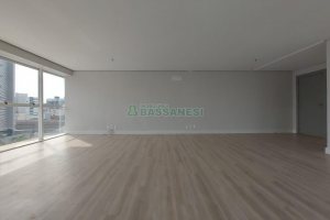 Sala com 85m², 2 vagas, no bairro São Pelegrino em Caxias do Sul para Comprar