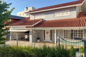 Casa com 229m², 3 dormitórios, 3 vagas, no bairro Kayser em Caxias do Sul para Comprar