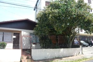 Casa com 150m², 3 dormitórios, 1 vaga, no bairro Jardim América em Caxias do Sul para Comprar