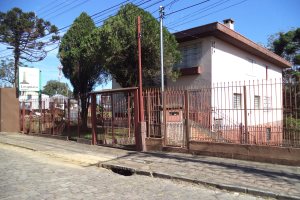 Casa com 261m², 8 dormitórios, 10 vagas, no bairro Rio Branco em Caxias do Sul para Comprar