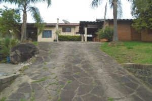 Casa, 3 dormitórios, 1 vaga, no bairro Colina Sorriso em Caxias do Sul para Comprar