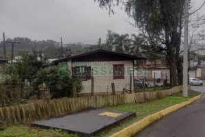 Casa com 250m², 3 dormitórios, 1 vaga, no bairro Pioneiro em Caxias do Sul para Comprar