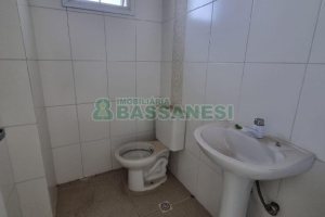 Sala com 46m², 1 vaga, no bairro Desvio Rizzo em Caxias do Sul para Comprar