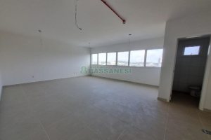 Sala com 46m², 1 vaga, no bairro Desvio Rizzo em Caxias do Sul para Comprar