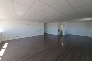 Sala com 77m², 1 vaga, no bairro Pio X em Caxias do Sul para Alugar