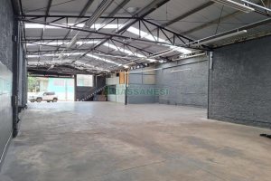 Pavilhão com 437m², no bairro Lourdes em Caxias do Sul para Alugar ou Comprar