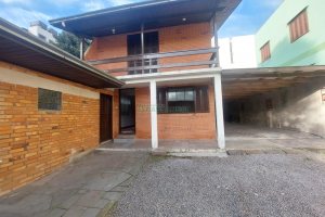 Casa com 90m², 3 dormitórios, 2 vagas, no bairro Interlagos em Caxias do Sul para Alugar