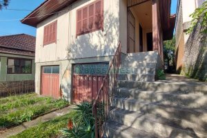 Casa com 330m², 3 dormitórios, 2 vagas, no bairro Rio Branco em Caxias do Sul para Comprar