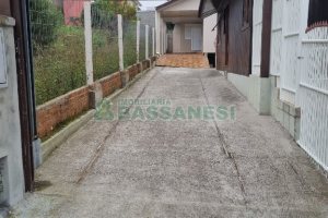 Casa com 103m², 5 dormitórios, 1 vaga, no bairro Cidade Nova em Caxias do Sul para Comprar