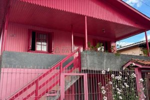 Casa com 194m², 6 dormitórios, 1 vaga, no bairro São Caetano em Caxias do Sul para Comprar