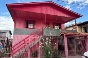 Casa com 194m², 6 dormitórios, 1 vaga, no bairro São Caetano em Caxias do Sul para Comprar