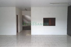 Pavilhão com 210m², no bairro Universitário em Caxias do Sul para Alugar
