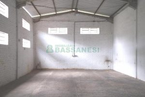 Pavilhão com 210m², no bairro Universitário em Caxias do Sul para Alugar