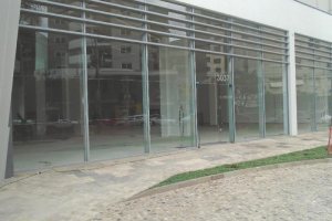 Loja com 501m², no bairro Cinqüentenário em Caxias do Sul para Alugar