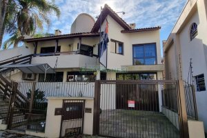 Casa com 365m², 3 dormitórios, 2 vagas, no bairro Jardim América em Caxias do Sul para Comprar