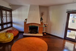 Casa com 365m², 3 dormitórios, 2 vagas, no bairro Jardim América em Caxias do Sul para Comprar