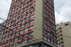Sala com 53m², no bairro Centro em Caxias do Sul para Alugar ou Comprar
