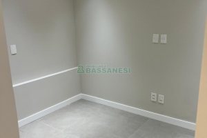 Sala Mobiliada com 40m², 2 vagas, no bairro Sanvitto em Caxias do Sul para Comprar