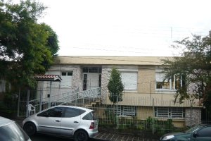 Casa com 250m², 4 dormitórios, 5 vagas, no bairro Pio X em Caxias do Sul para Comprar