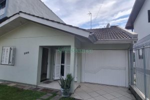 Casa com 320m², 8 dormitórios, 5 vagas, no bairro Bela Vista em Caxias do Sul para Comprar