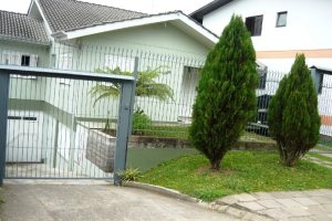 Casa com 320m², 8 dormitórios, 5 vagas, no bairro Bela Vista em Caxias do Sul para Comprar